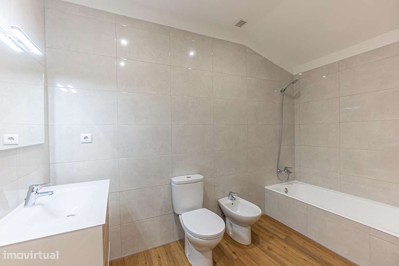 T4 DUPLEX COBERTURA,196 m², 4 Varandas/Solários, Garagem em Arcozelo-13