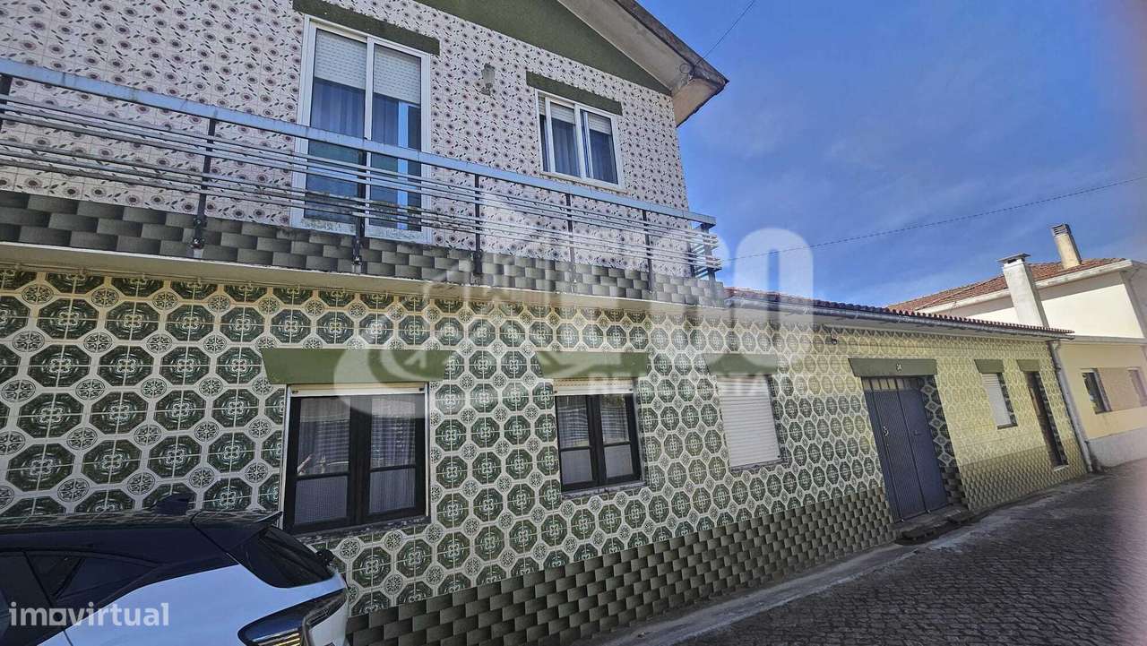 MORADIA GEMINADA COM EXELENTE POTENCIAL-23