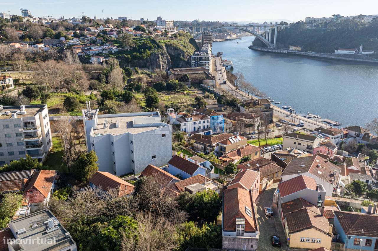 Moradia T3 no Porto, Lordelo do Ouro com vista rio - Grande imagem: 3/32