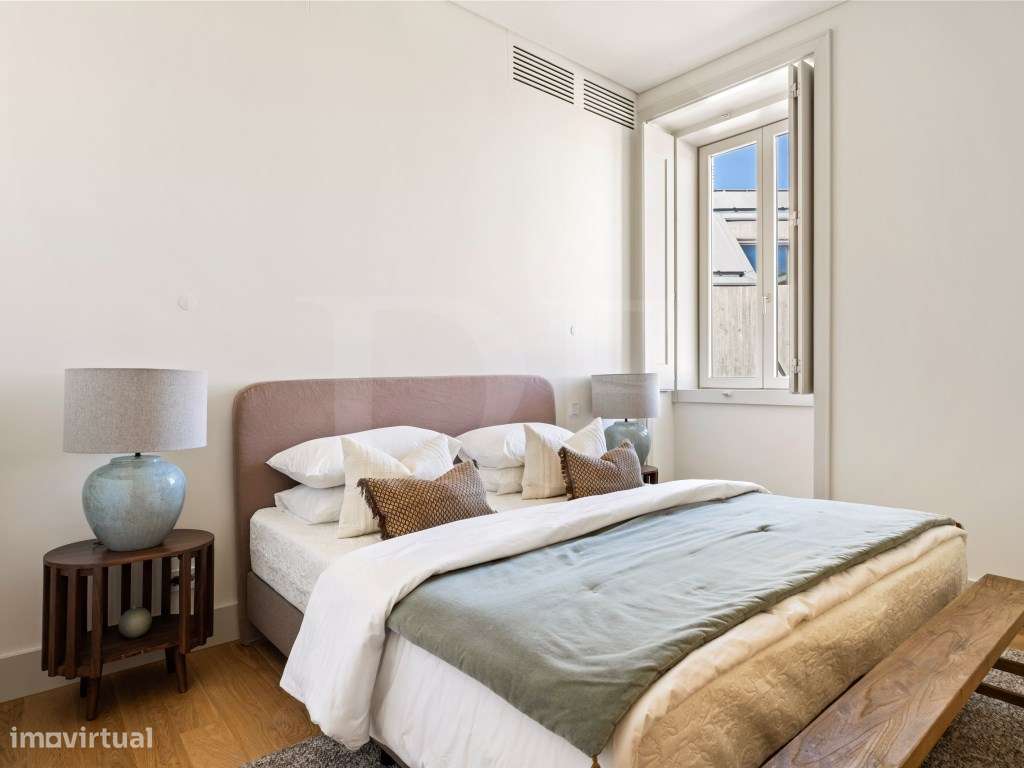 Moradia T3+1 Frente mar no Estoril, com 3 lugares de garagem e piscina-14