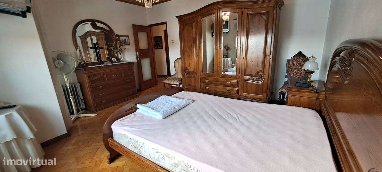 Moradia T5 com garagem e jardim em Miranda do Douro-21