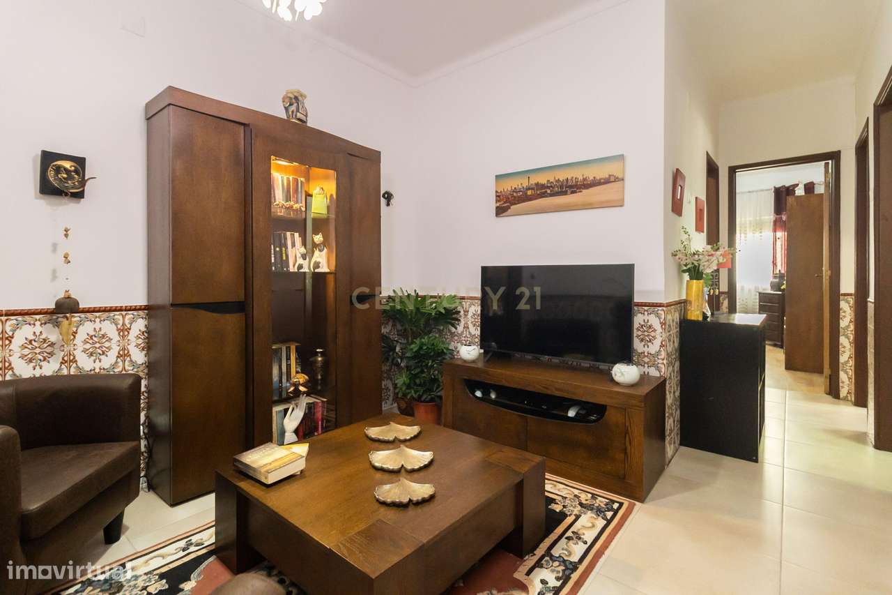 Apartamento T1 convertido em T2 – Rua da Camarinha, Setúbal - Grande imagem: 1/28