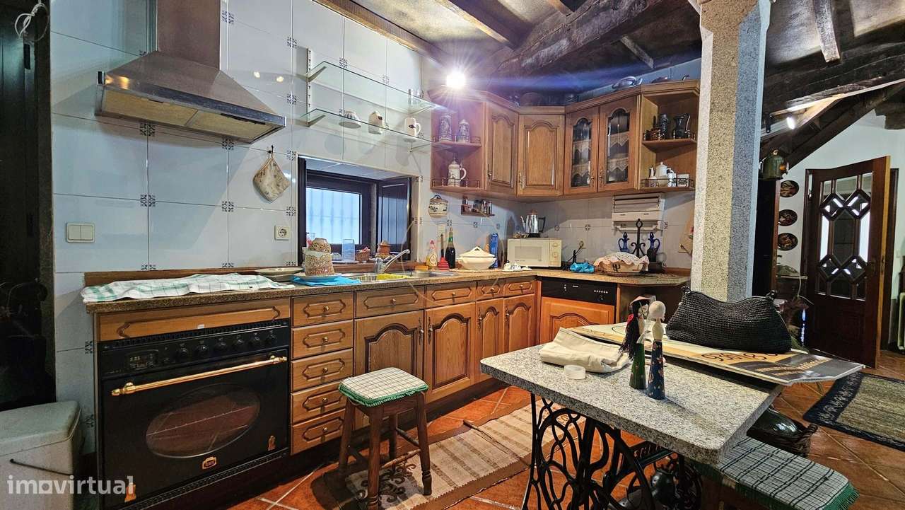 Duas Casas em Sendim - Miranda do Douro-12