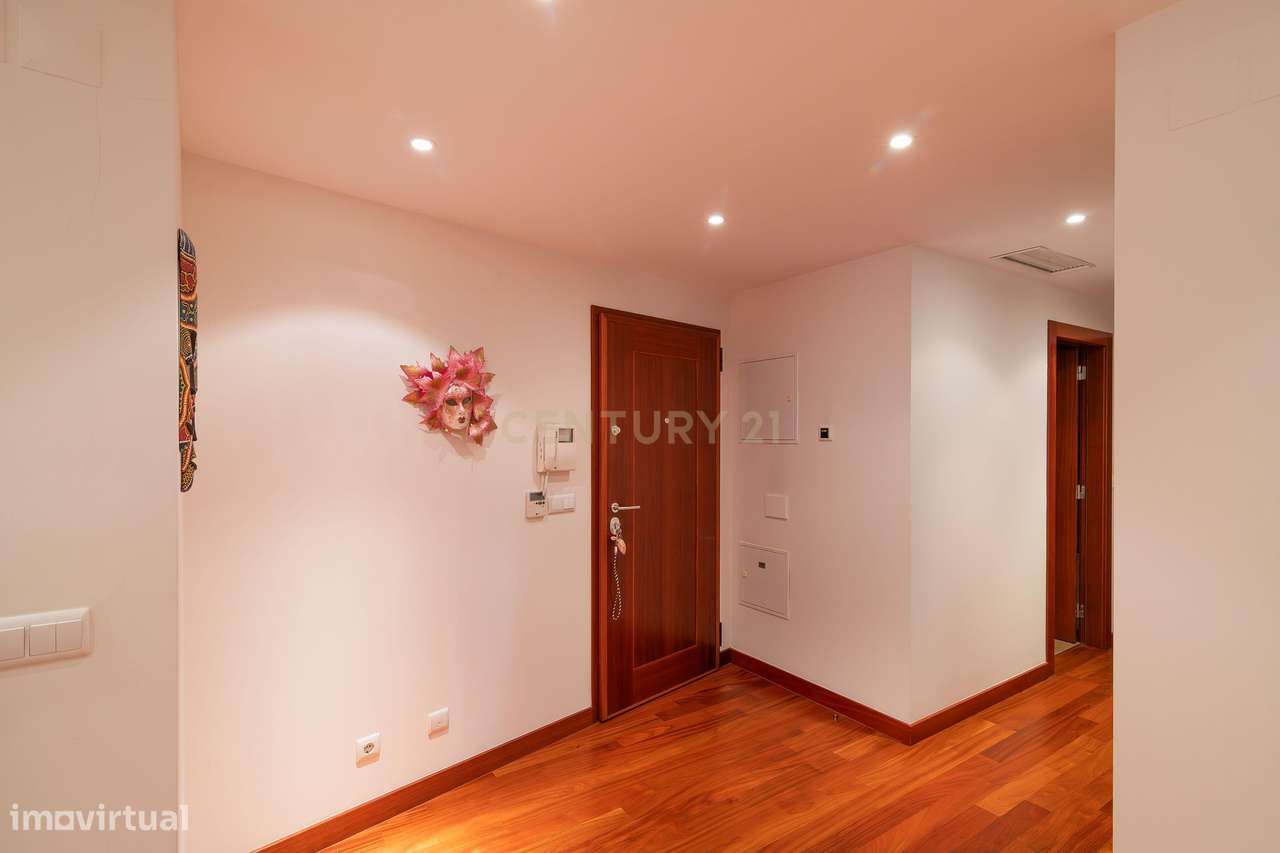 Apartamento T1 nas Colinas do Cruzeiro com Arrecadação e Parqueamento-6