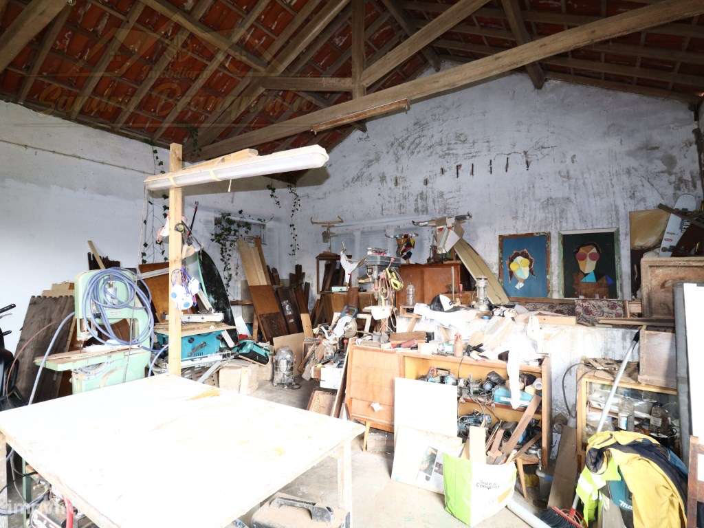 Moradia T3 com garagem e terreno 4120m2-51