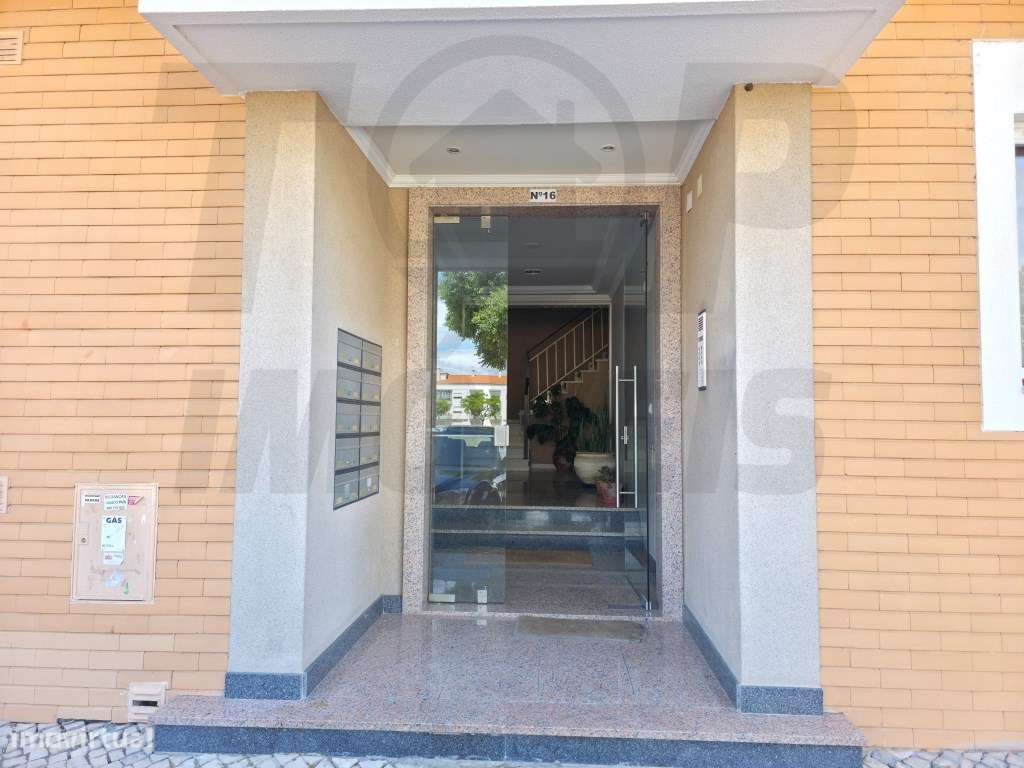 Apartamento T3 com Parqueamento - Urb. das Oliveirinhas - Samora Co...-25