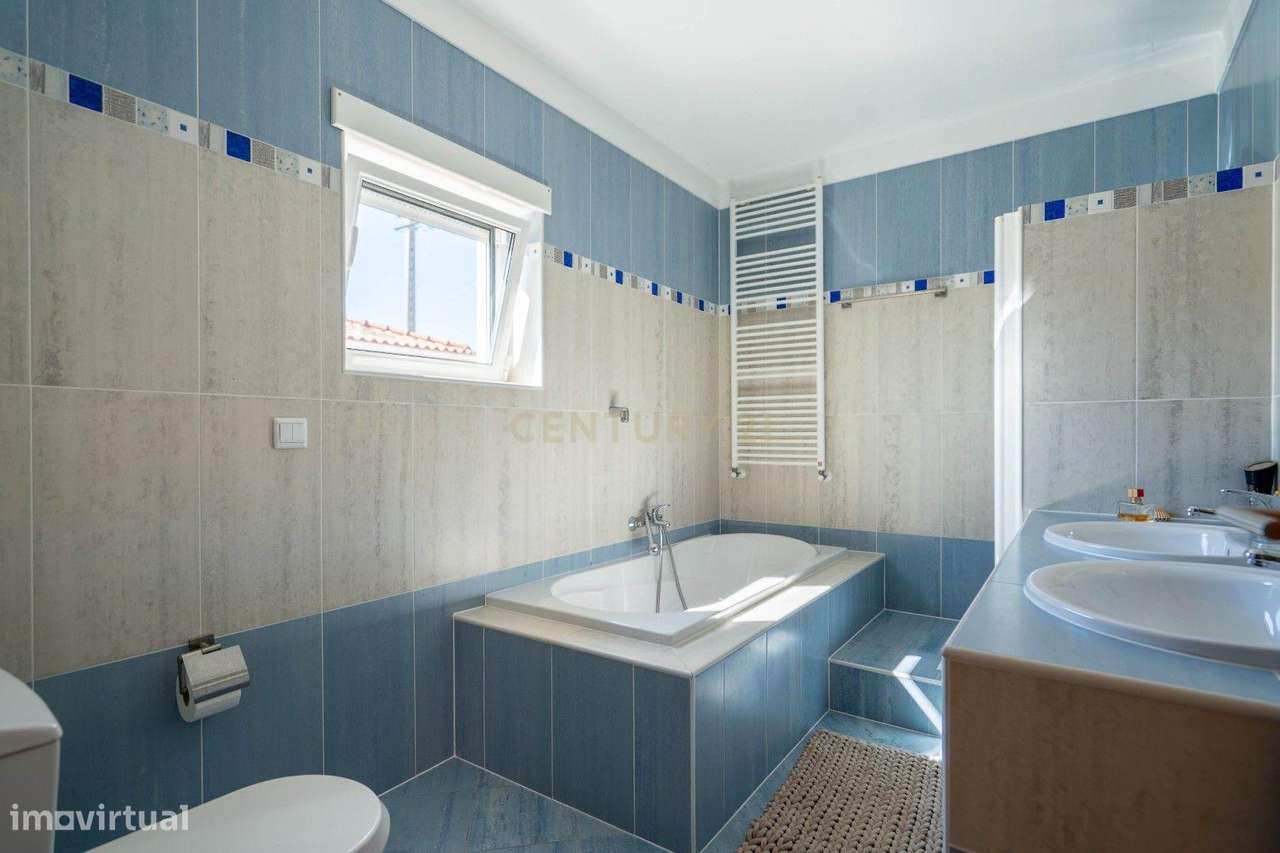 Moradia T3 - C/ espaço exterior e piscina-43