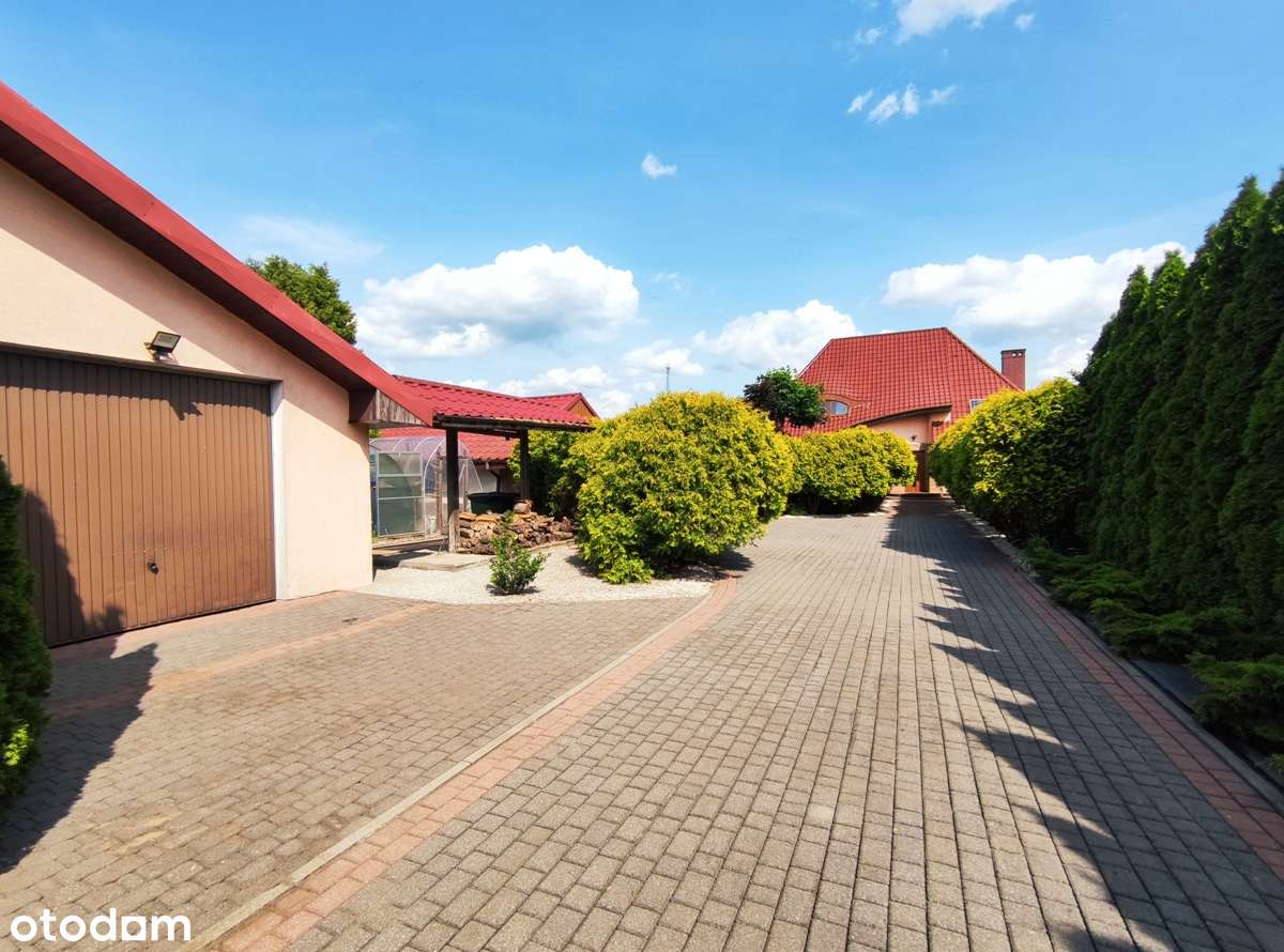 Oszczędny w eksploatacji dom, dwa garaże, duża zagospodarowana działka-9