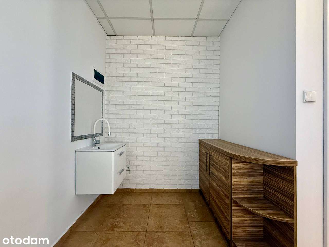 Na sprzedaż lokal użytkowy – Parking | Niski czynsz | Duża przestrzeń-18