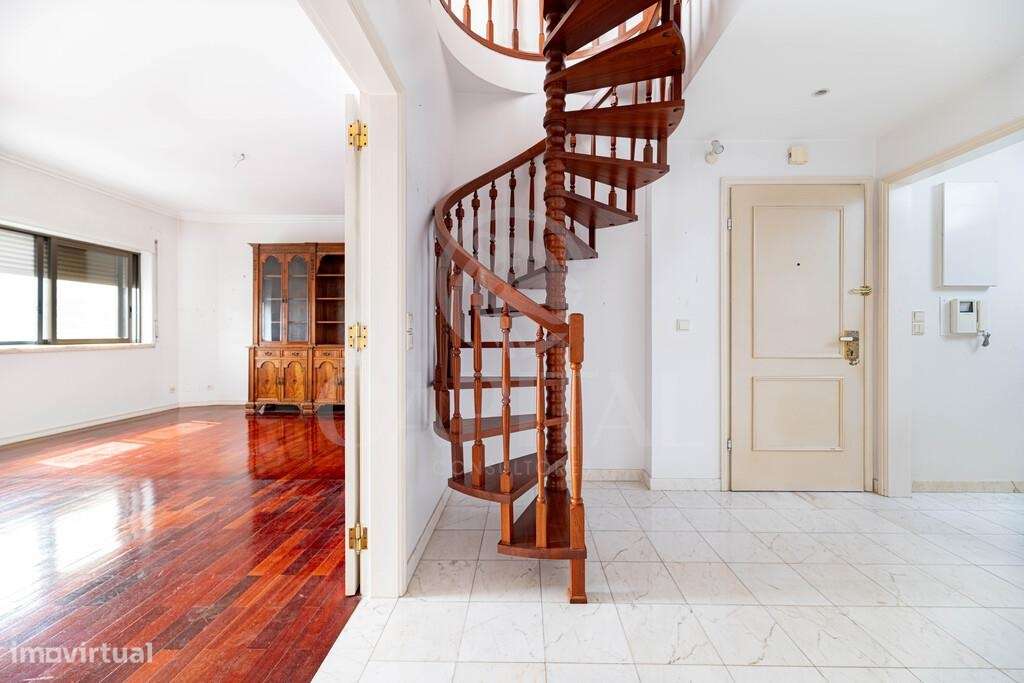 Habitação imperdível (T4 Duplex) c/ 2 pisos e 2 entradas independentes - Grande imagem: 5/48