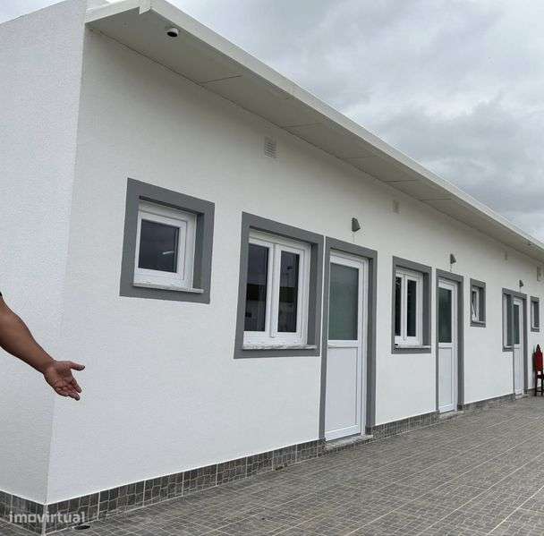 Alugo T0 novo com agua e luz inclusso - Grande imagem: 4/12