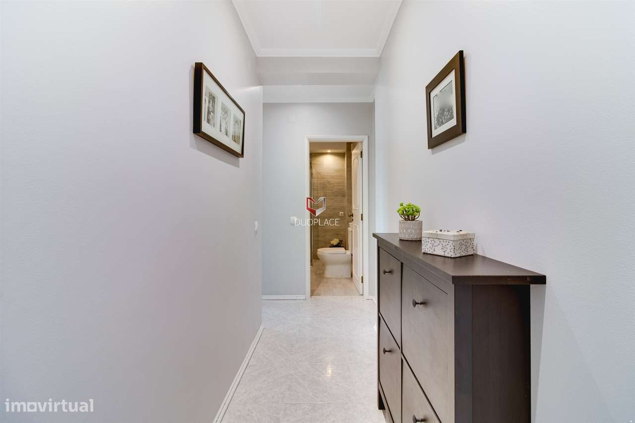 T2 com Vista Deslumbrante no Coração de Setúbal – 7º Andar com Elevado-6