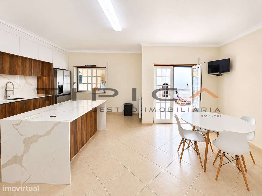 Moradia V3 com Piscina, Garagem e Vista mar-13