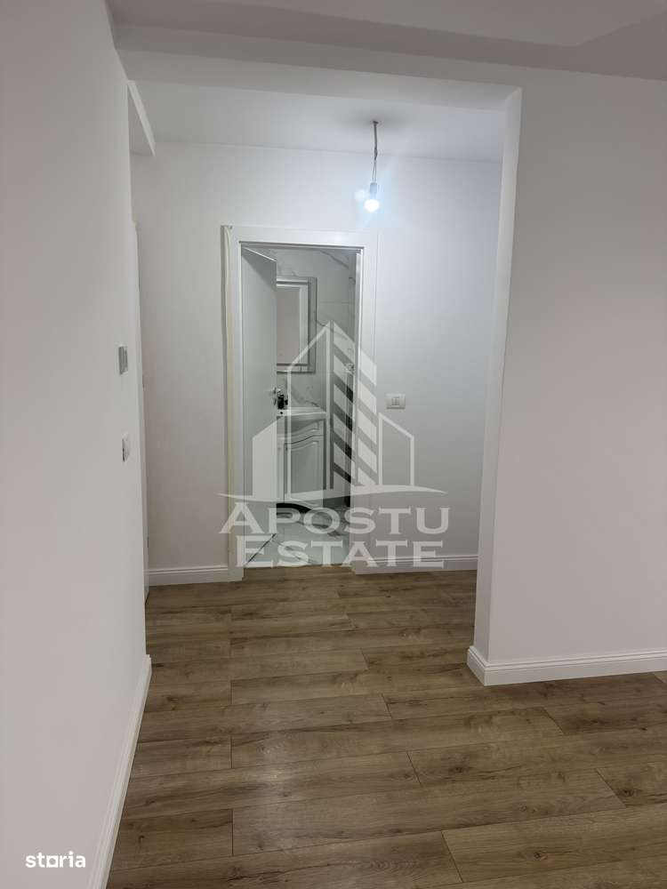 Duplex  despărțit prin garaj și camera tehnică în Giarmata - Imagine principală: 5/19