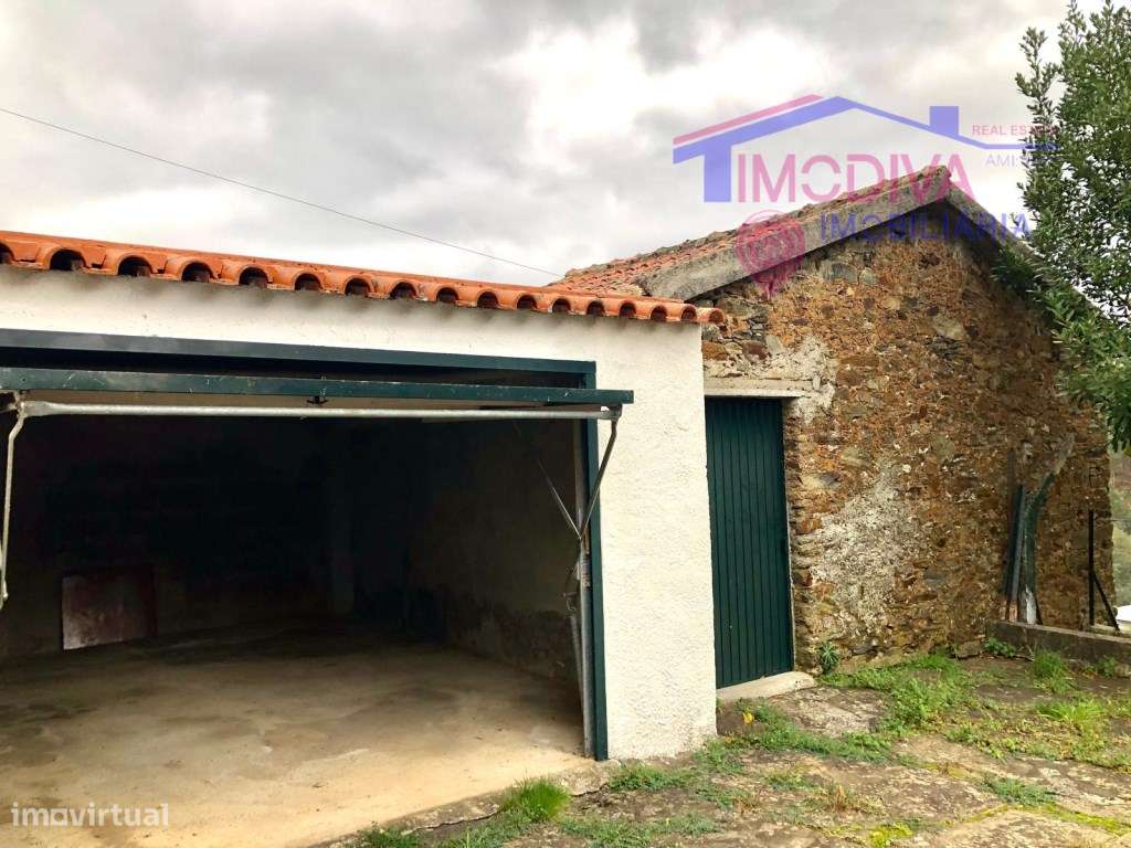 Casa típica de pedra em Castanheira de Pera-3