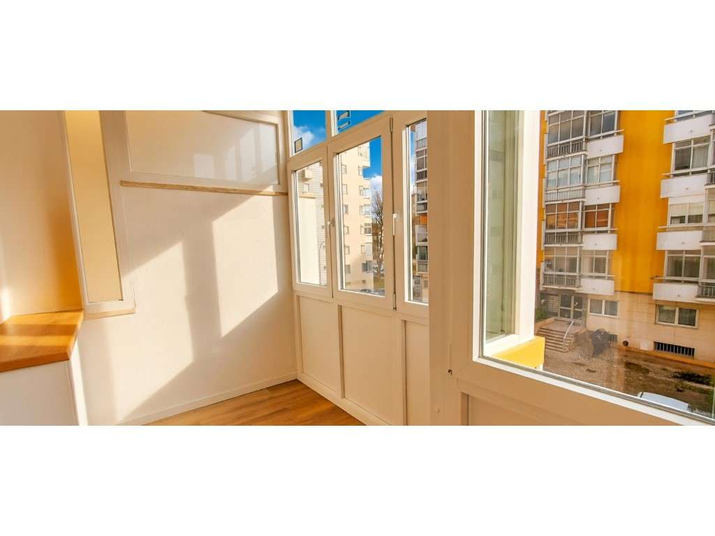 Apartamento T2 Totalmente Remodelado - Oeiras - Figueirinha-11