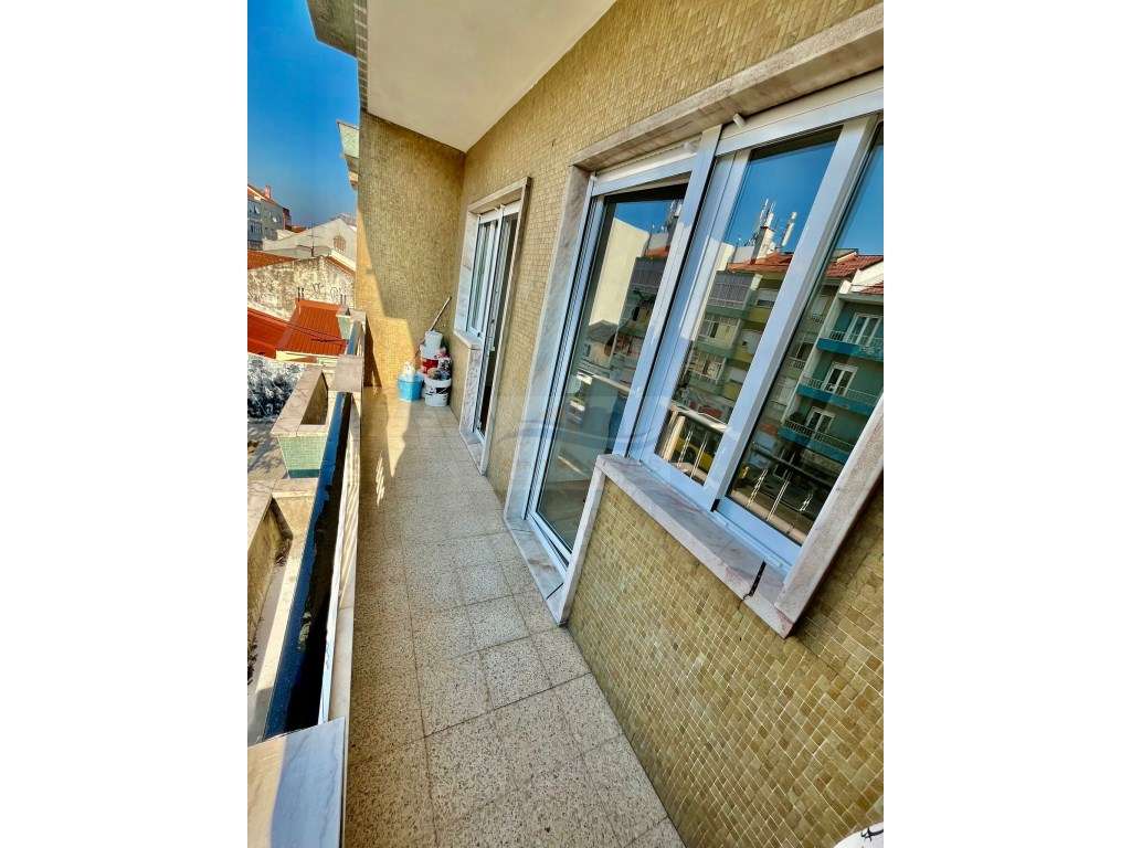 T2 Moderno com excelentes acabamentos totalmente remodelado com var... - Grande imagem: 3/8