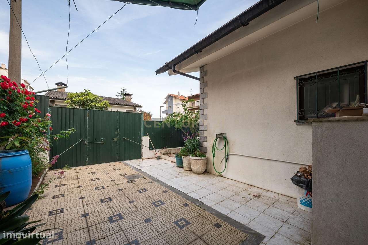 Moradia T5 com sótão + Anexo T1 + Estúdio | Garagem | Santa Apolónia-26