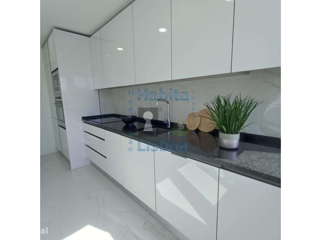 T3 de Luxo Totalmente Remodelado em Benfica: com enorme varanda - Grande imagem: 4/18