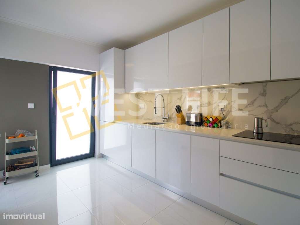 Apartamento Duplex T4 + closet com 2 suítes - características ÚNICA... - Grande imagem: 5/28
