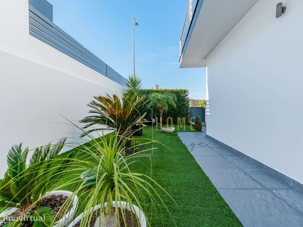 Moradia T4 na Urbanização Jardins de Santiago- Setúbal-50