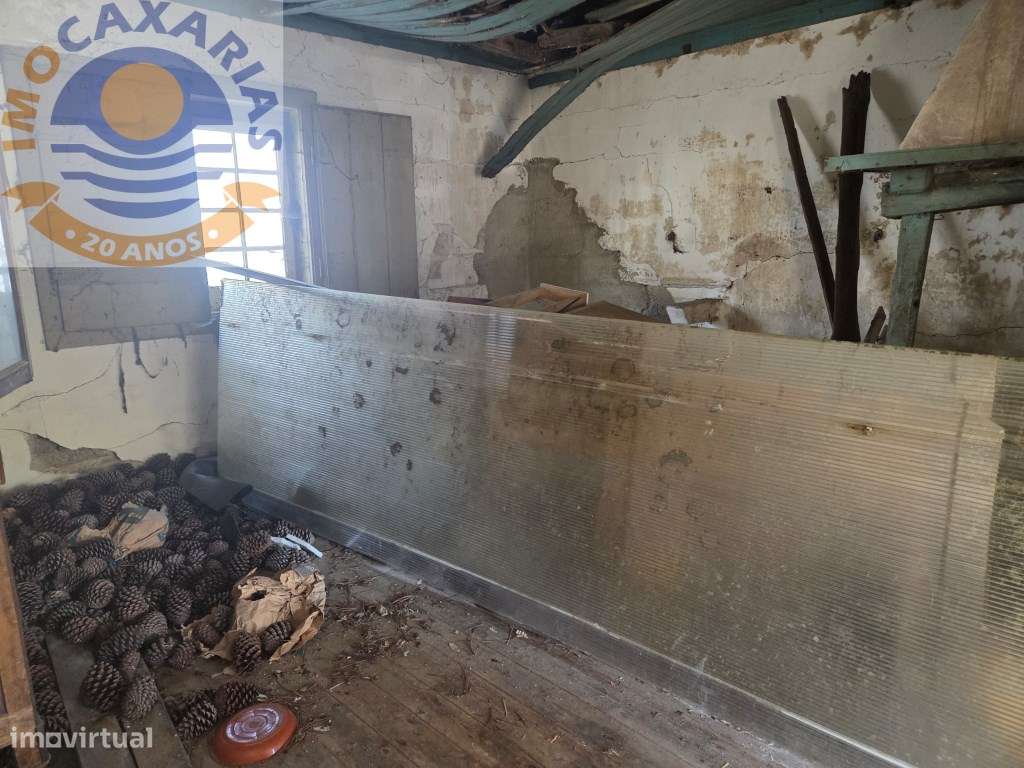 Moradia Rústica com Pátio e Anexos para Recuperar - Urqueira, Ourém-9