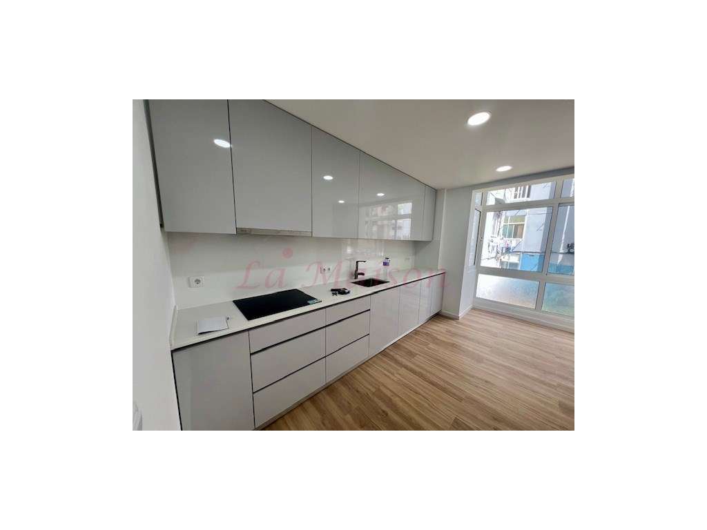 Apartamento T3 totalmente remodelado na Amadora-1