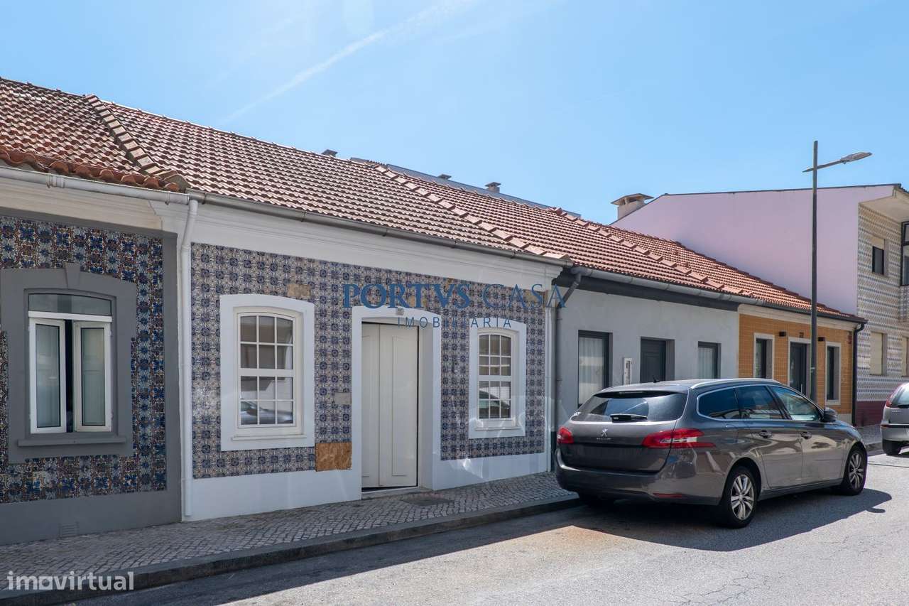 Moradia renovada a 1 minuto da praia com terraço-29