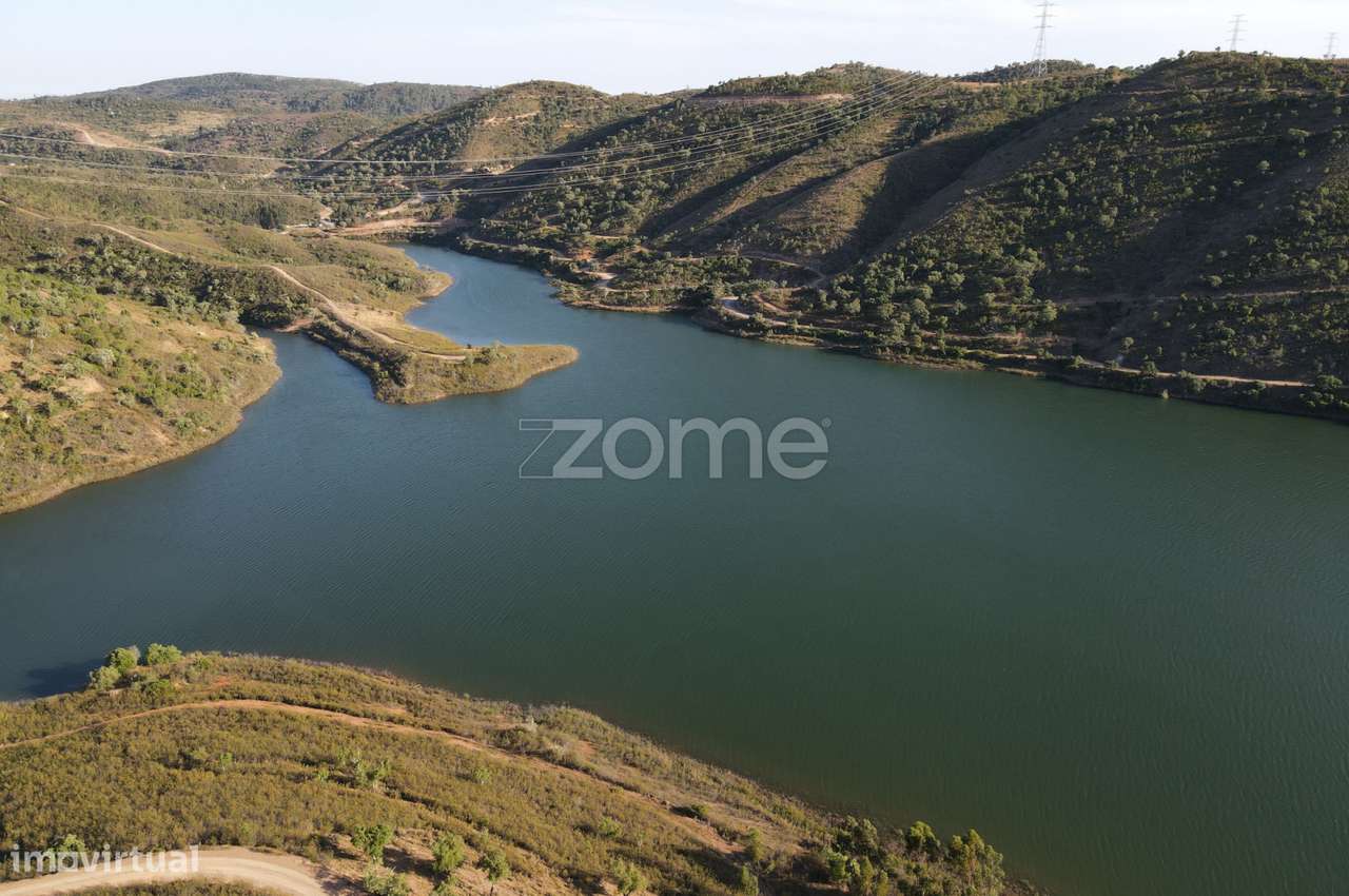 Terreno junto à Barragem do Funcho com 23 hectares - Grande imagem: 1/16