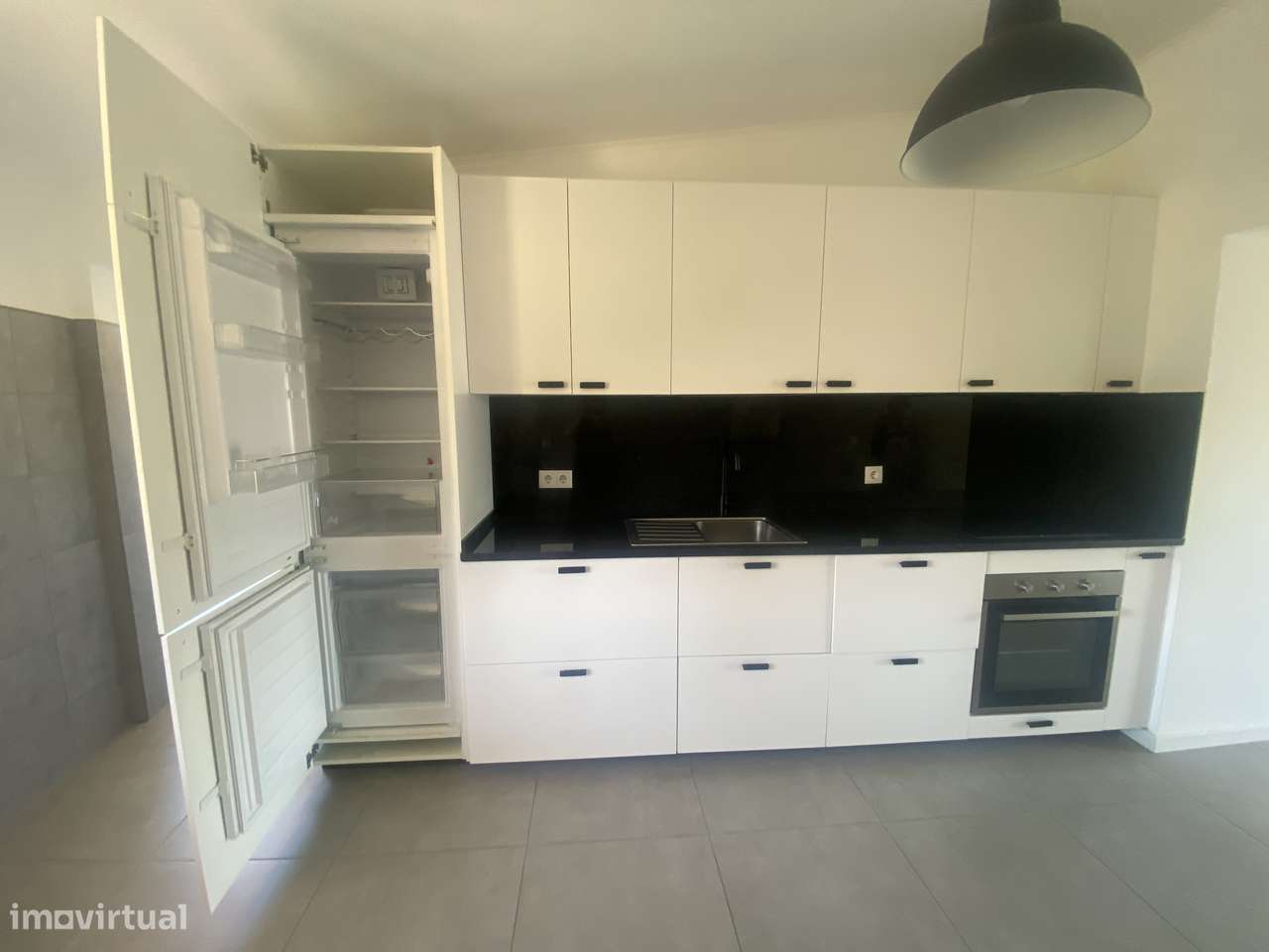 T2 com arrecadação, totalmente remodelado em Lisboa/Olivais-Encarnação - Grande imagem: 2/46