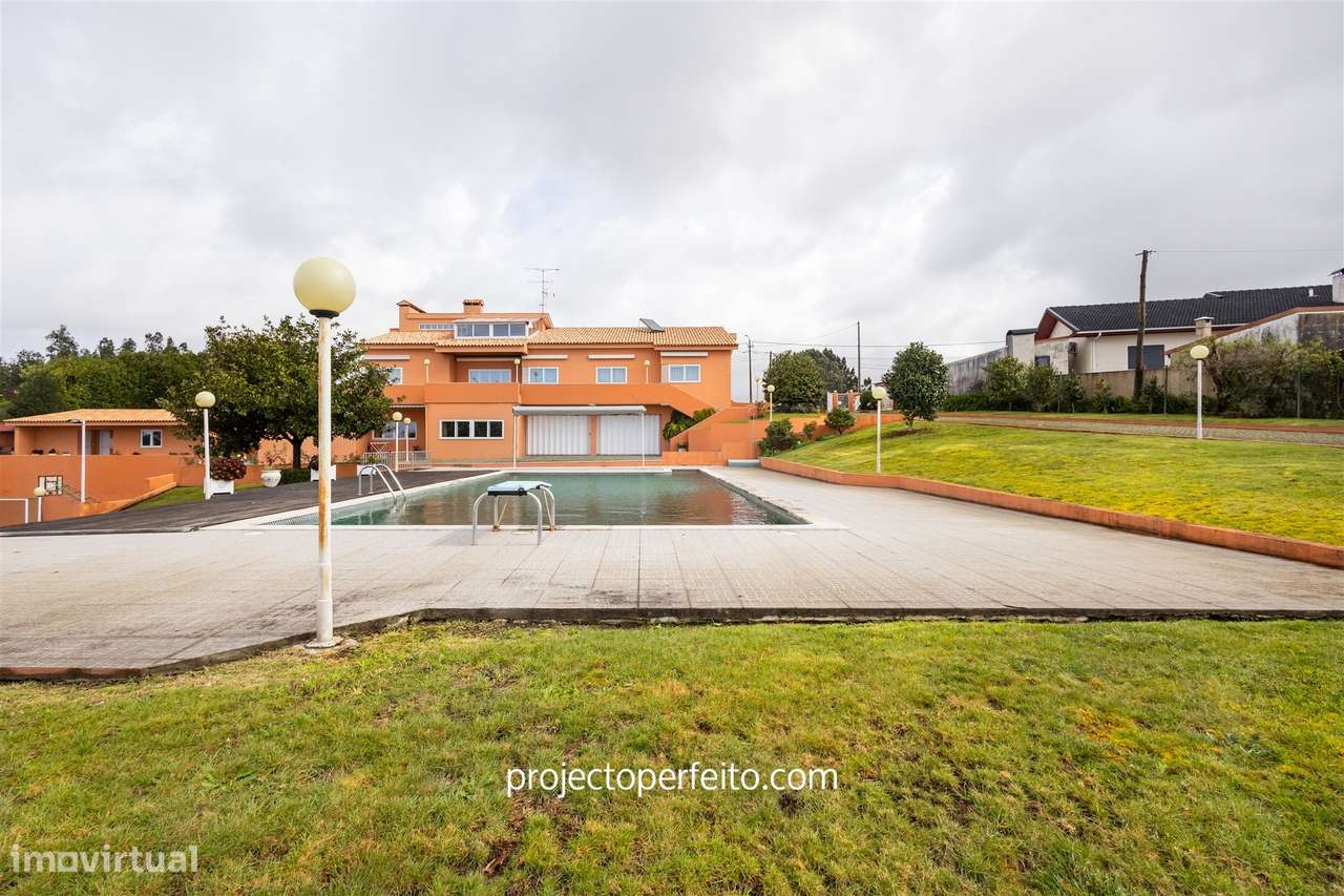 Quintinha T4+1 para venda em Oliveira de Azeméis, inserida em terreno - Grande imagem: 5/38