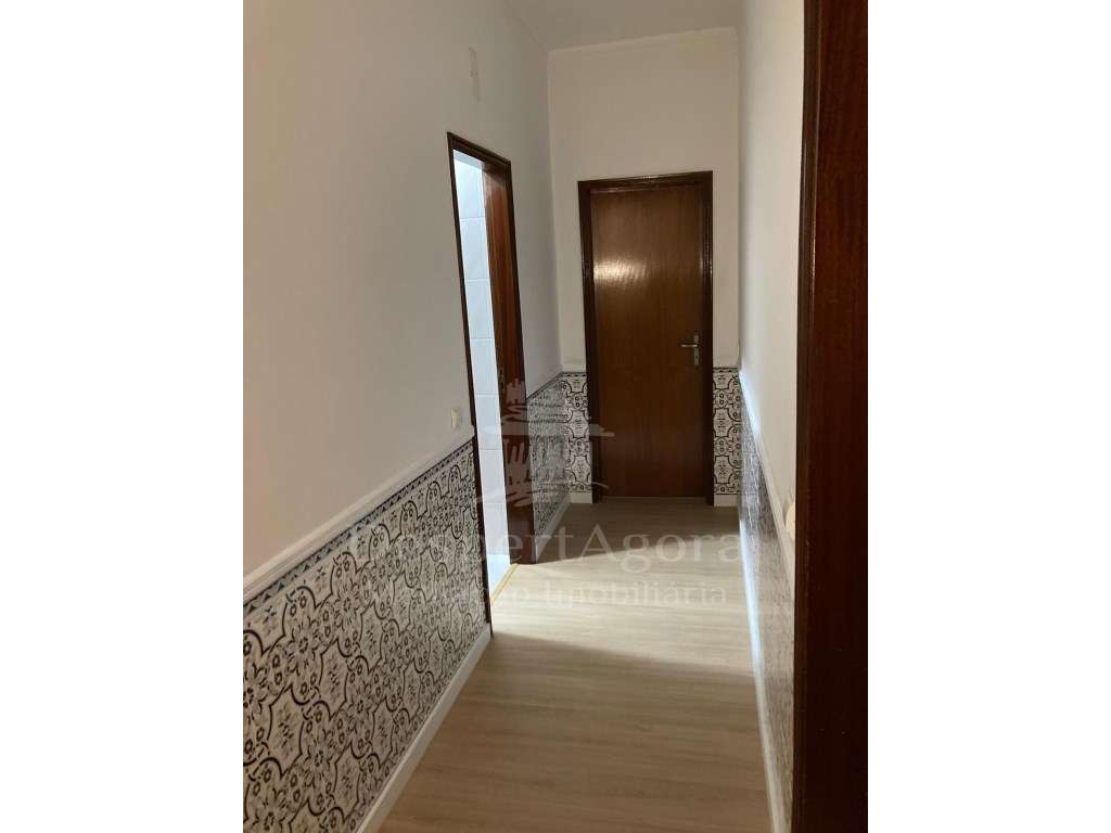 T2+1 Renovado no Centro do Entroncamento a 1 minuto da estação-13