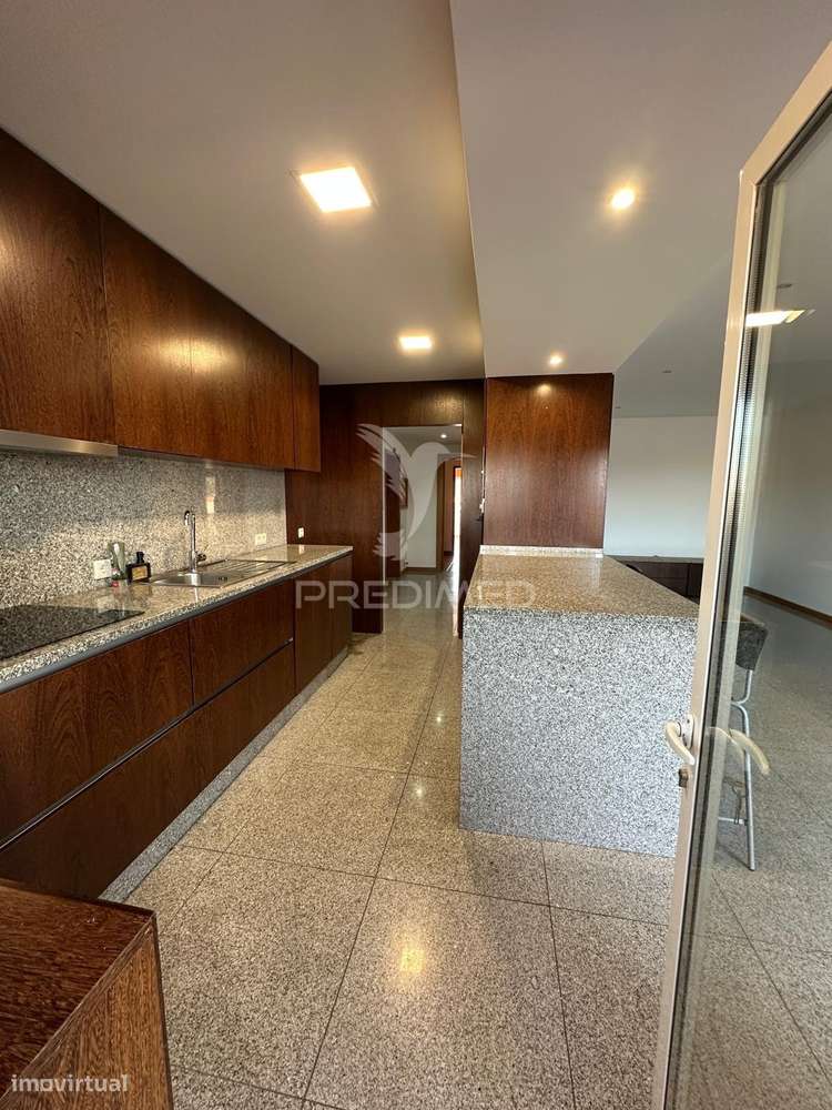 Elegante Apartamento T3 no Mindelo com Excelente Luminosidade - Grande imagem: 4/25