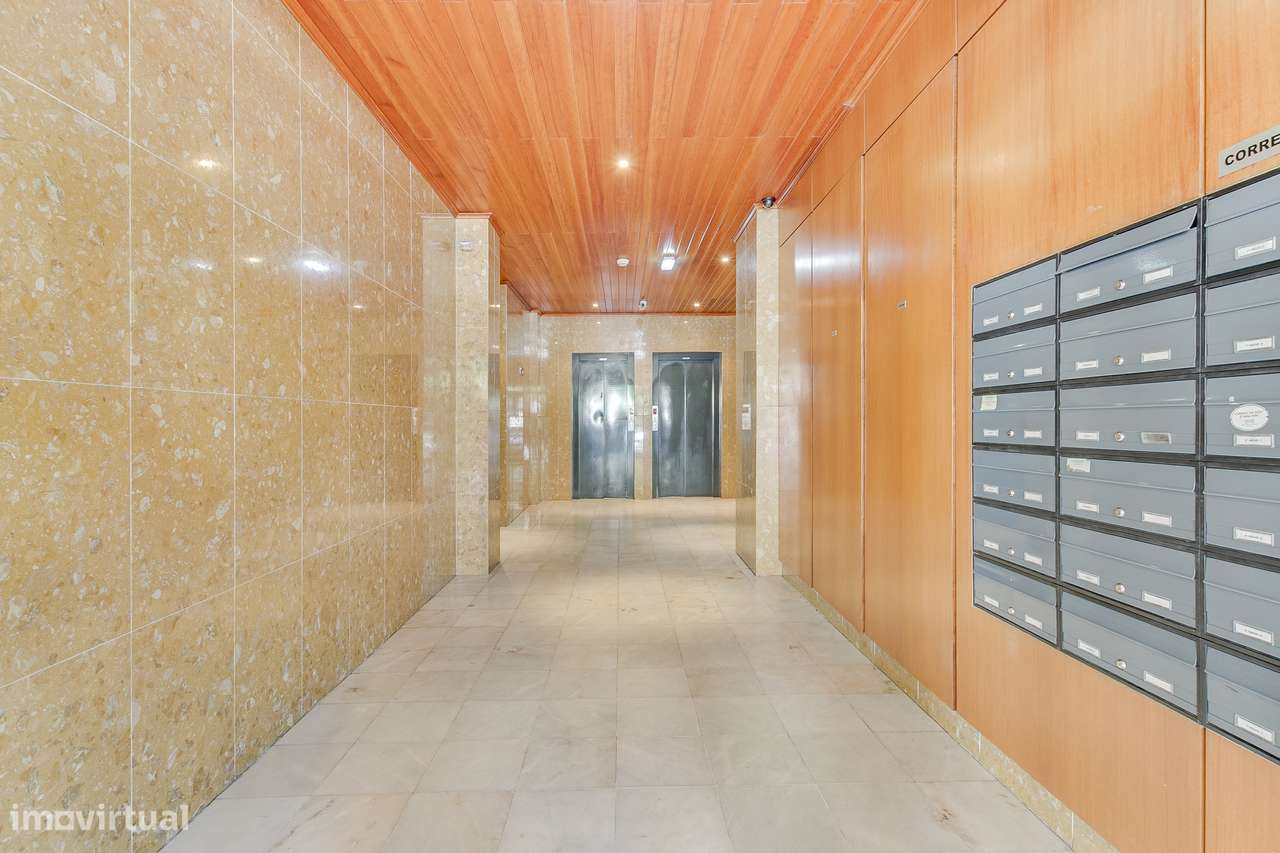 T3 nas Laranjeiras com Parqueamento e Arrecadação-25