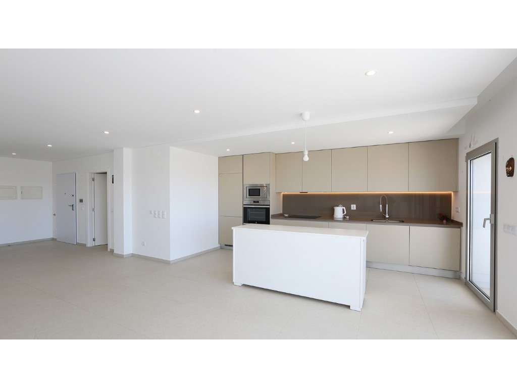 Penthouse T2 com vista panorâmica de mar e terraço privado em condo...-8