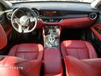 Alfa Romeo Stelvio - 8