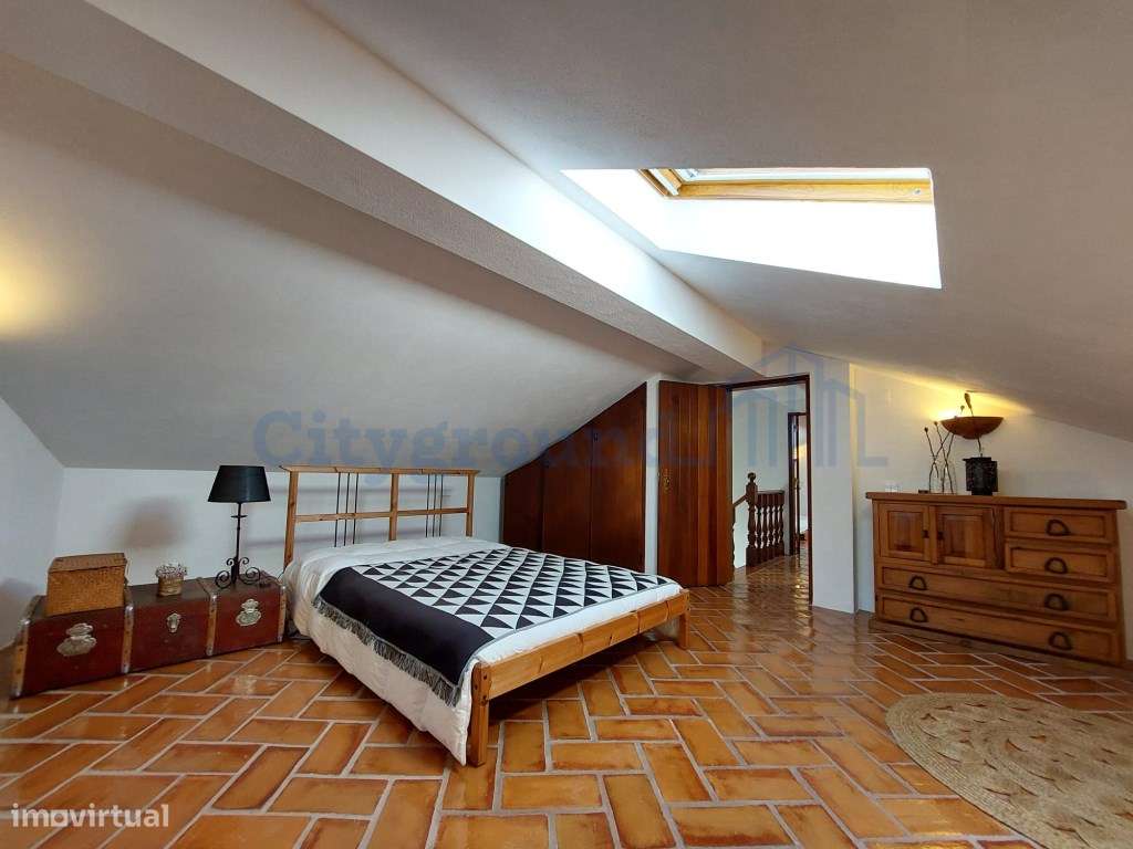 Charme com toque de luxo - Moradia V4 de 2 pisos com jardim em Regu...-23