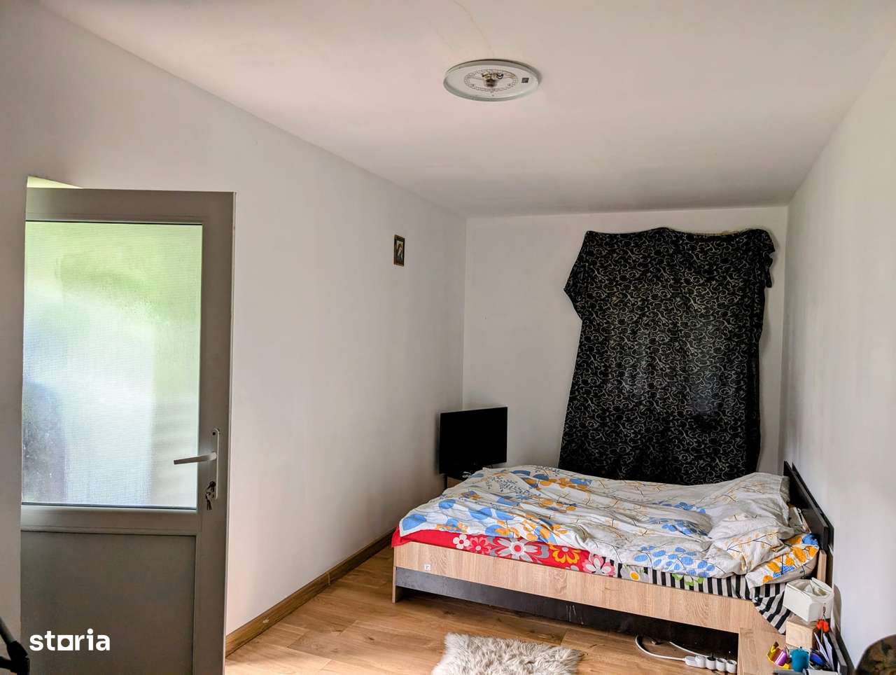 Predeal,P+1,casa din busteni,in spatele terenului curge raul Prahova-10