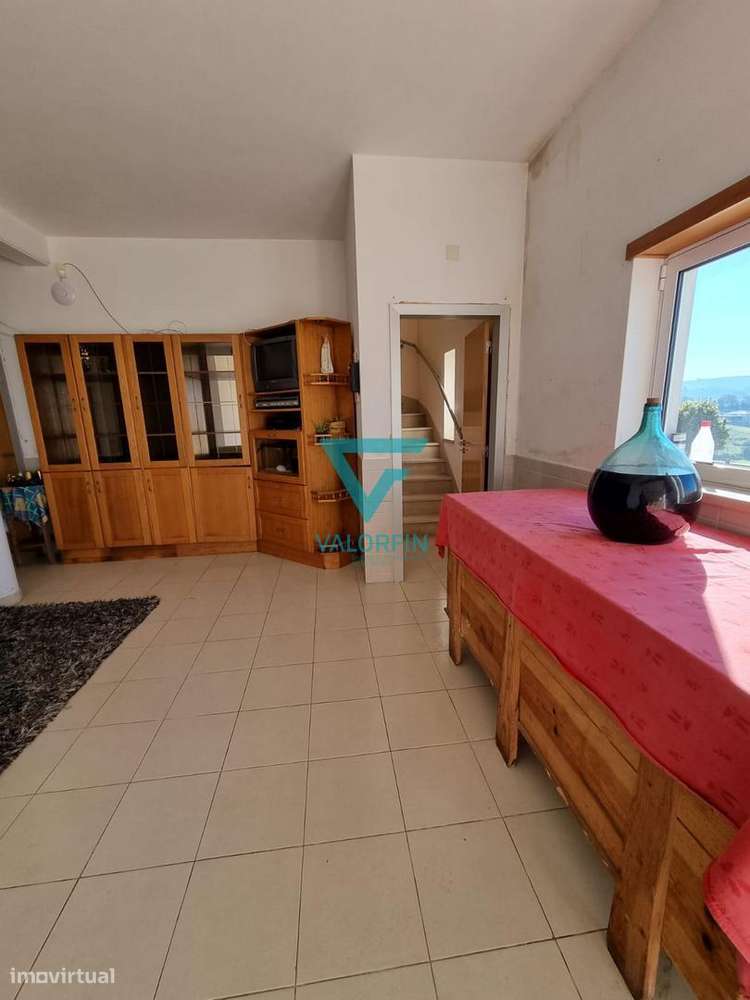 MORADIA T3 com Cave, Rés do Chão e Terreno | Batalha-23