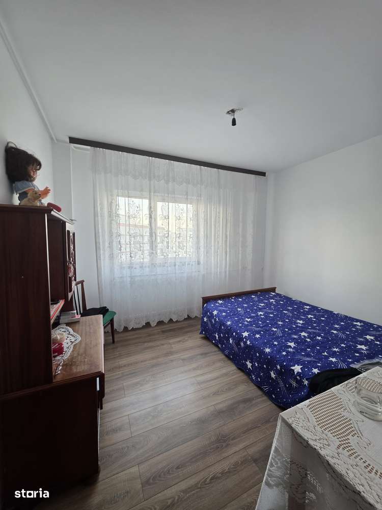 Apartament de 3 camere de 70 mp la etajul 10 din 10 al unui bloc solid construit in anul 1980, reabilitat termic, in Piata Trapezului, Bucuresti