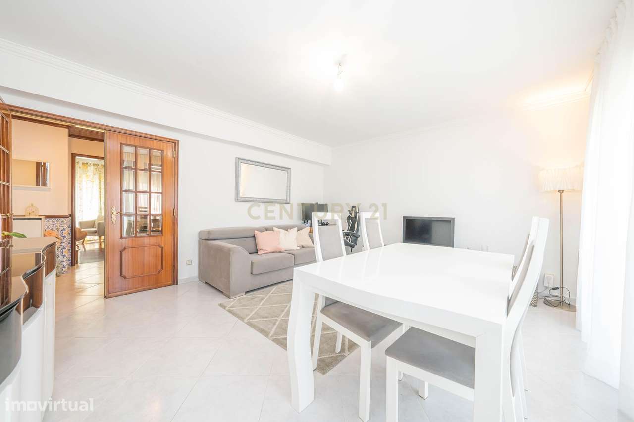 Apartamento T2, com Parqueamento e Arrecadação, em Caneças - Grande imagem: 4/31