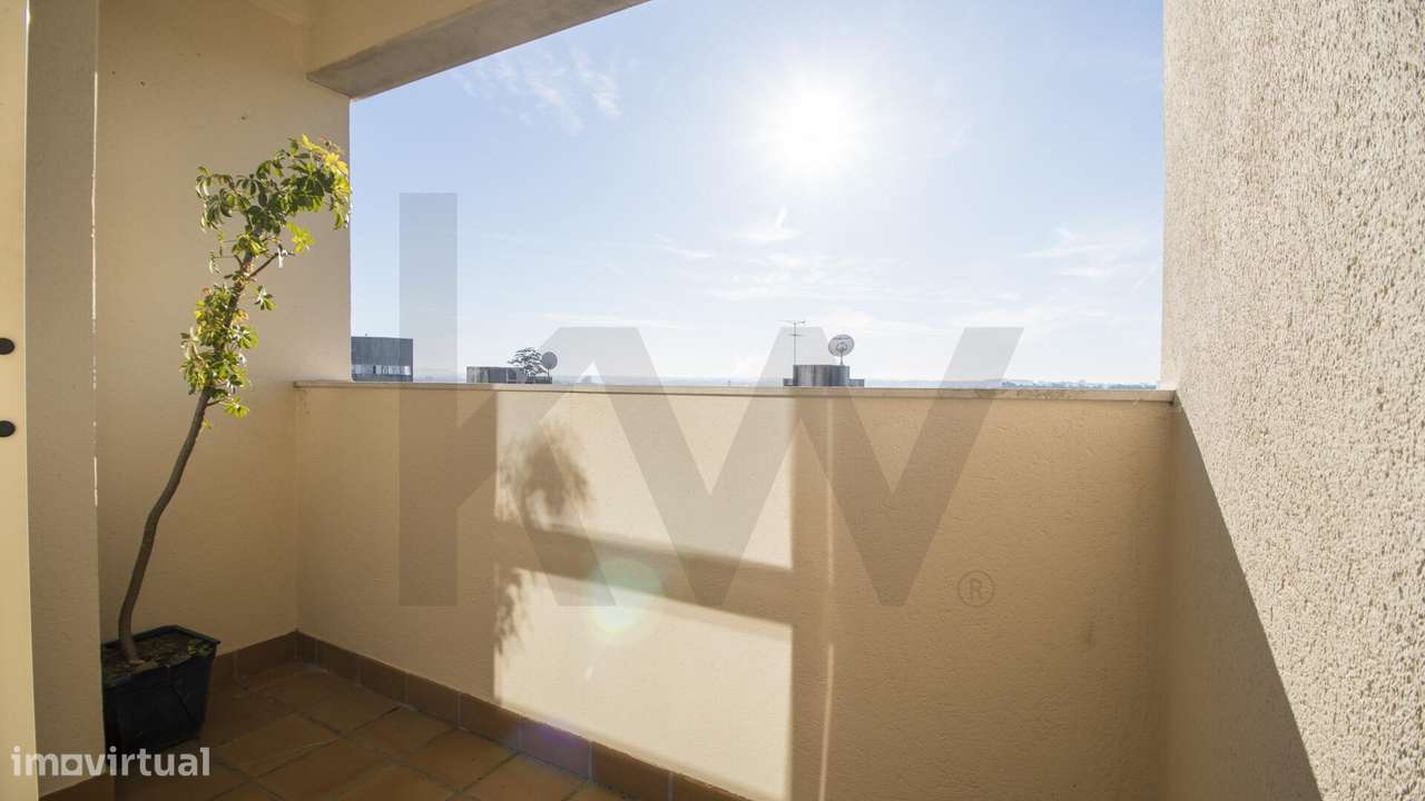T2 Arrendamento  ao  aeroporto e Metro com varanda e  lugar de garagem - Grande imagem: 4/25