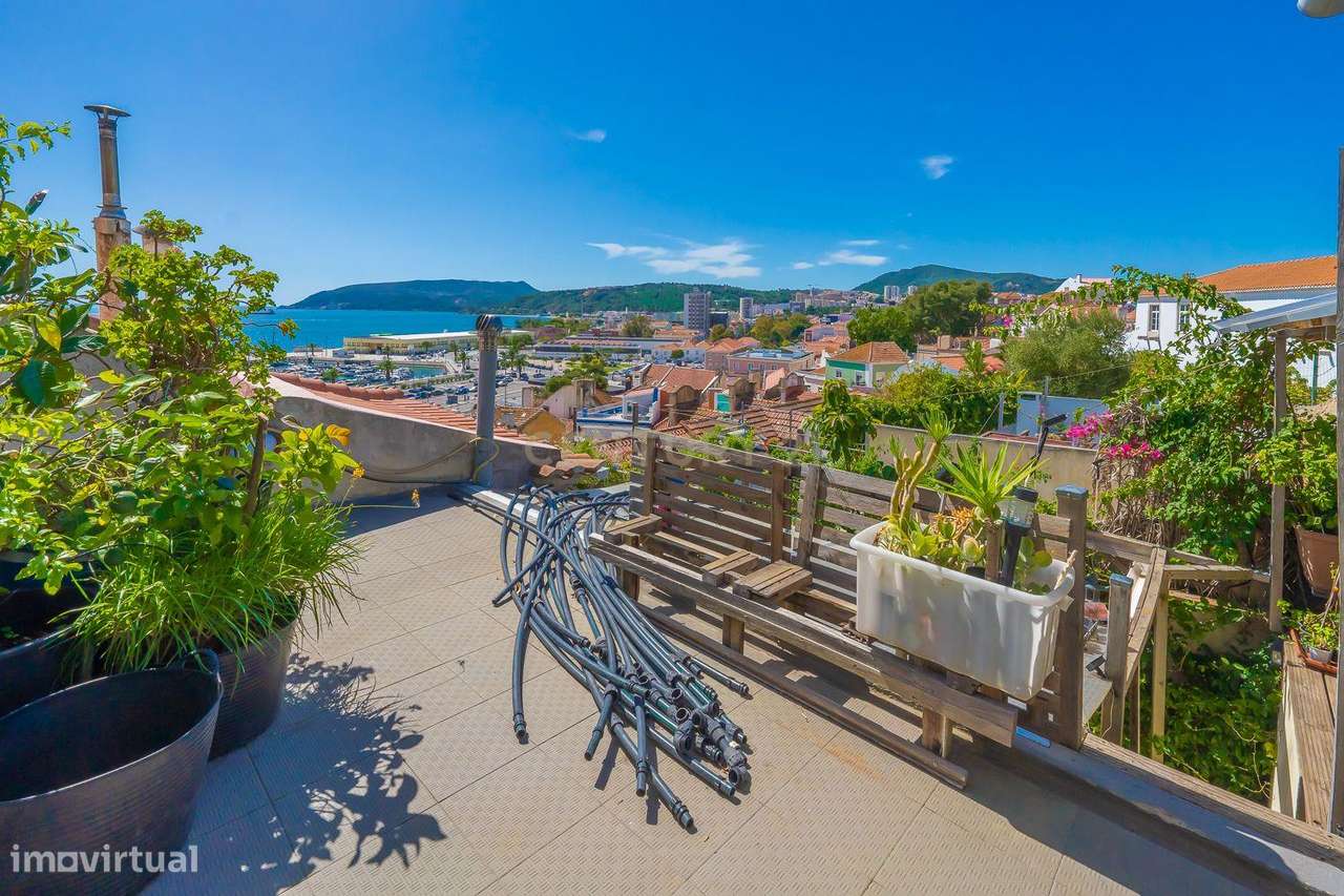 Apartamento com charme em Setúbal com uma vista soberba para o rio e t-38