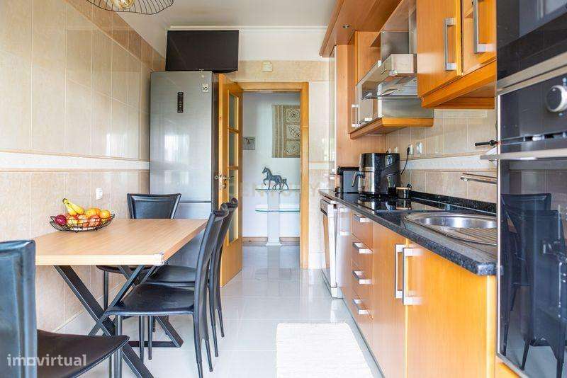 Apartamento T2 com elevador, lugar de estacionamento e arrecadação na-2