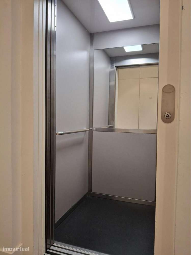 Apartamento com 1 quartos - localizado em Sé Lisbon - Grande imagem: 3/7