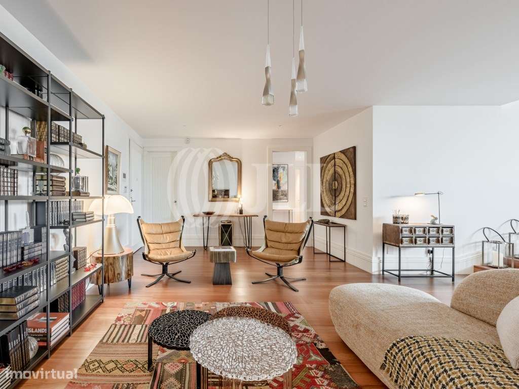 Apartamento T3 com dois lugares de garagem em Aliados, Porto-6