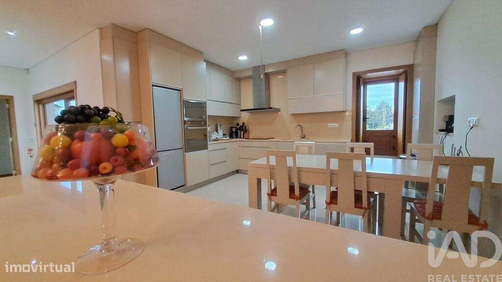 Moradia bi-familiar T6 em Gondifelos, Cavalões e Outiz de 300 m2 - Grande imagem: 5/19