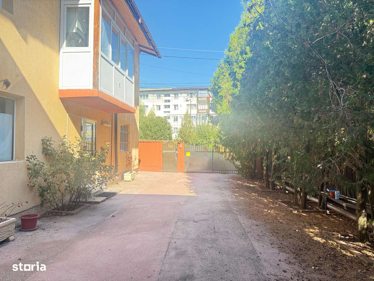 Cladire spatii birouri, P+1, 8 camere+dependinte, Targoviste, micro 5-3