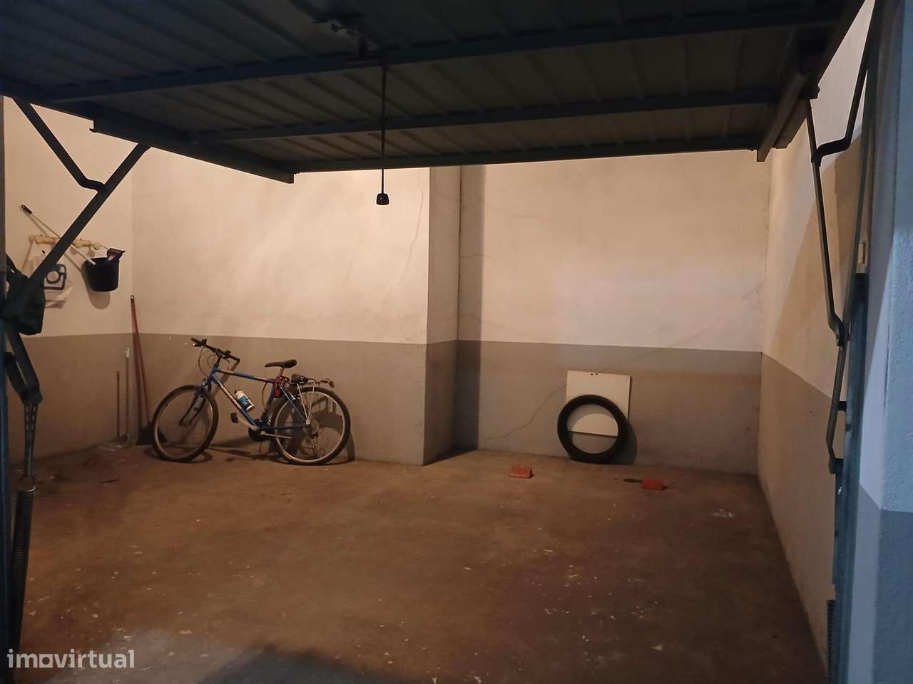 Garagem - Grande imagem: 2/4