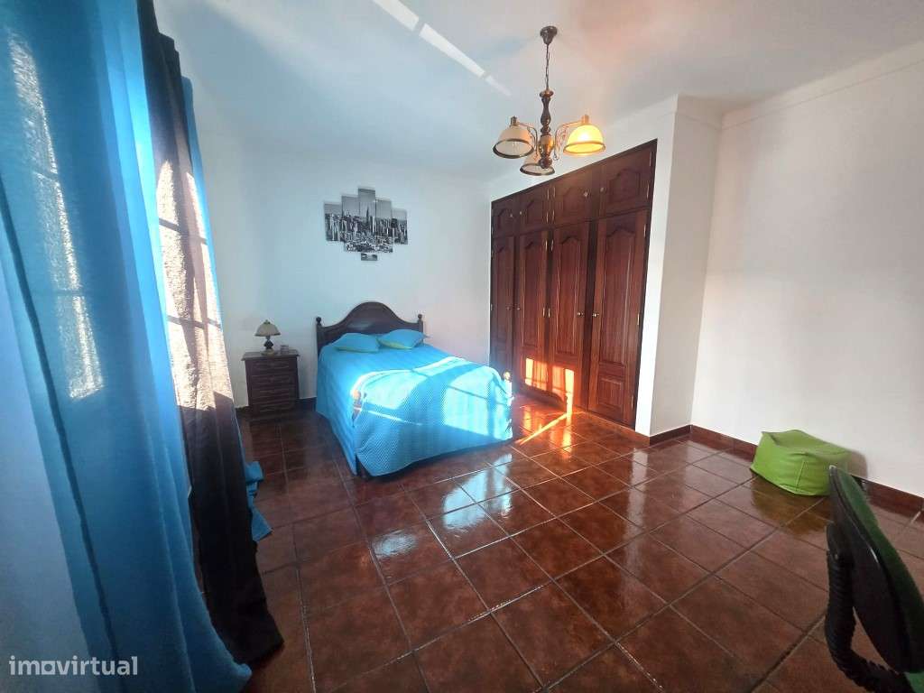 Moradia Isolada, T5, com garagem, na Vila de Redondo-17